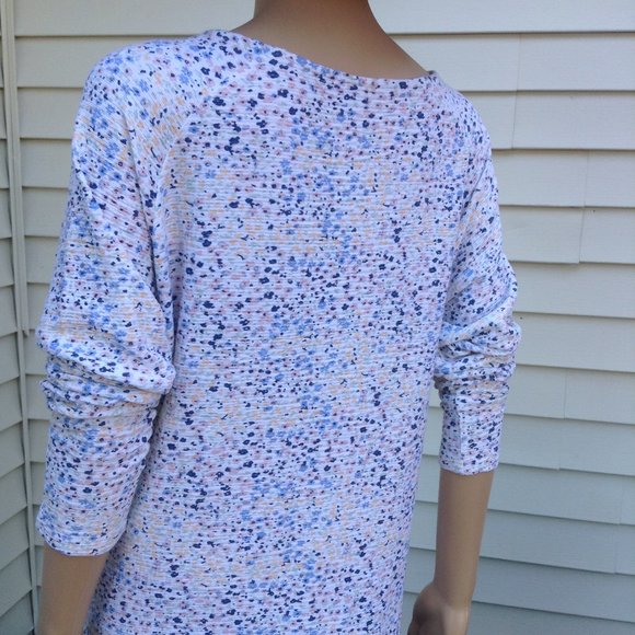 Woman's Top - Picture 9 of 10